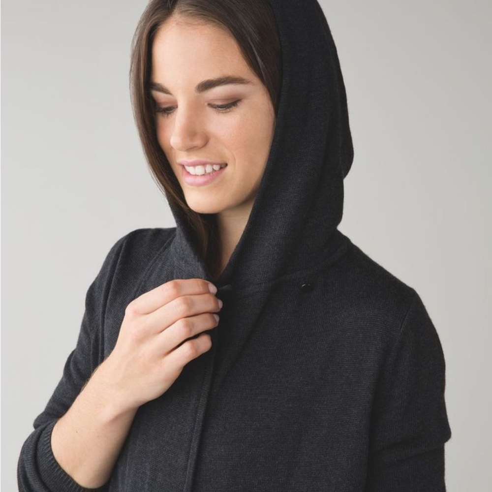 Lululemon wrap size medium ptp 21 see photo two actual one is grey